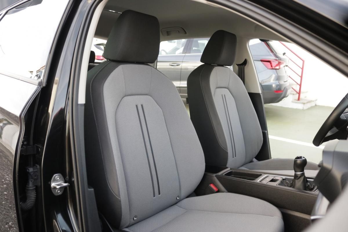 seat-leon-2023-diesel-2000cc