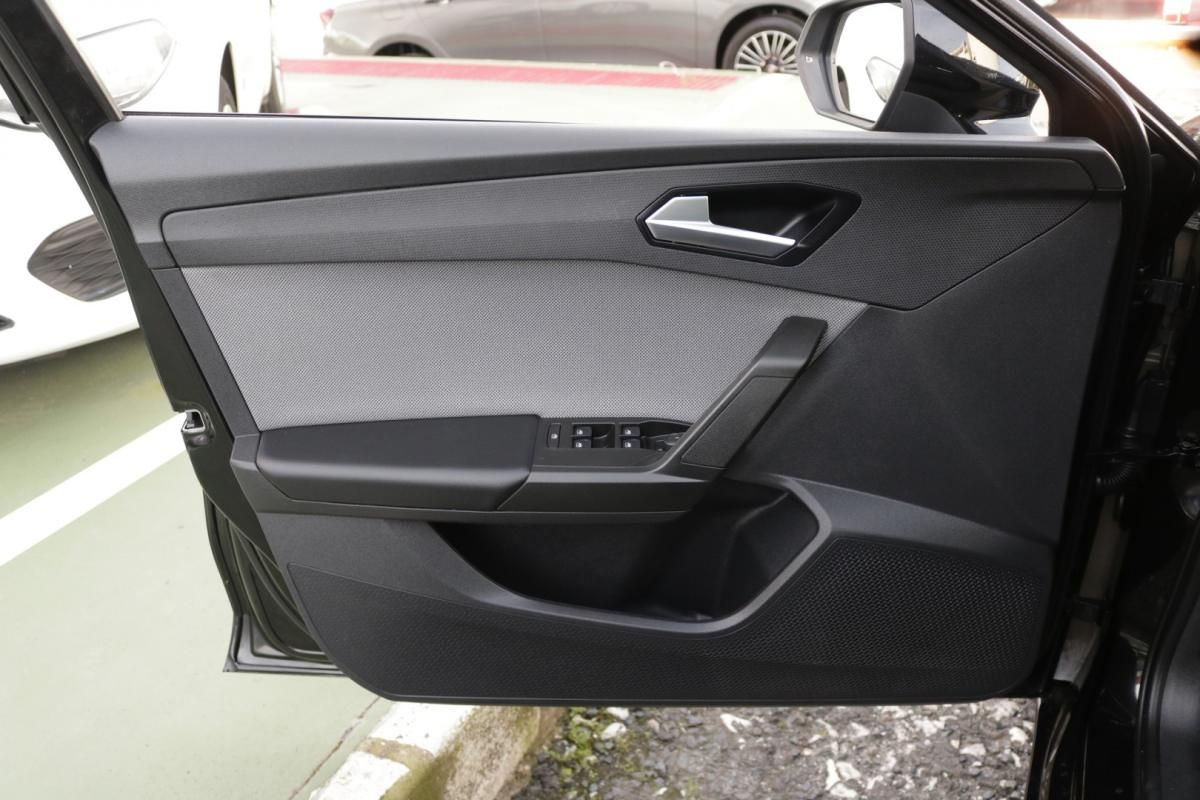 seat-leon-2023-diesel-2000cc
