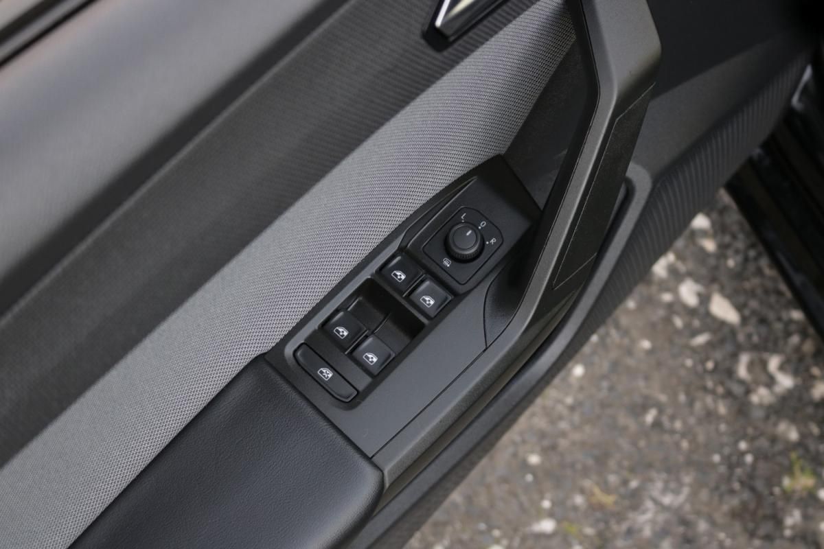 seat-leon-2023-diesel-2000cc