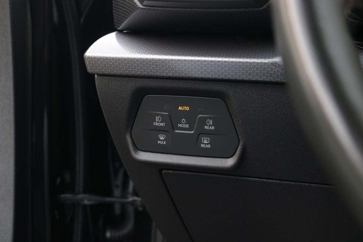 seat-leon-2023-diesel-2000cc
