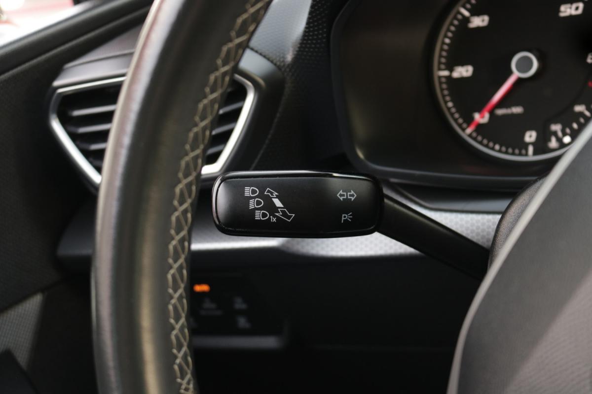 seat-leon-2023-diesel-2000cc