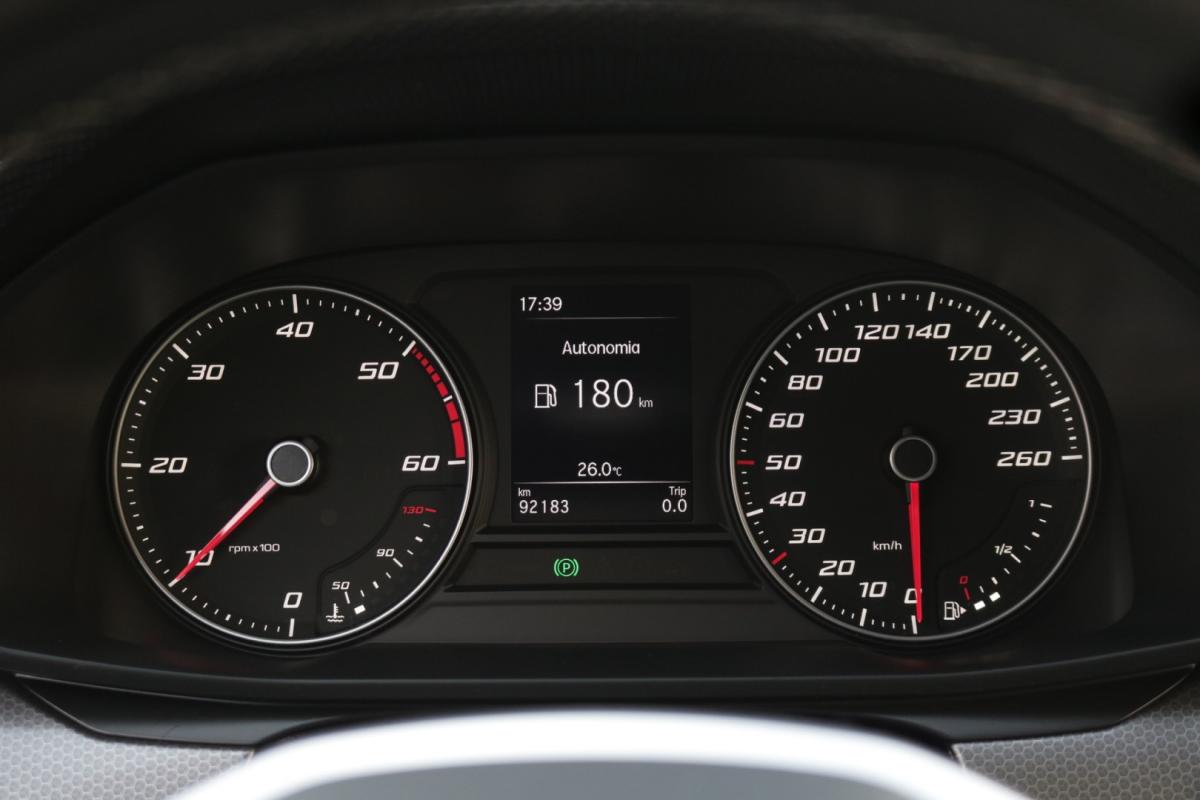 seat-leon-2023-diesel-2000cc