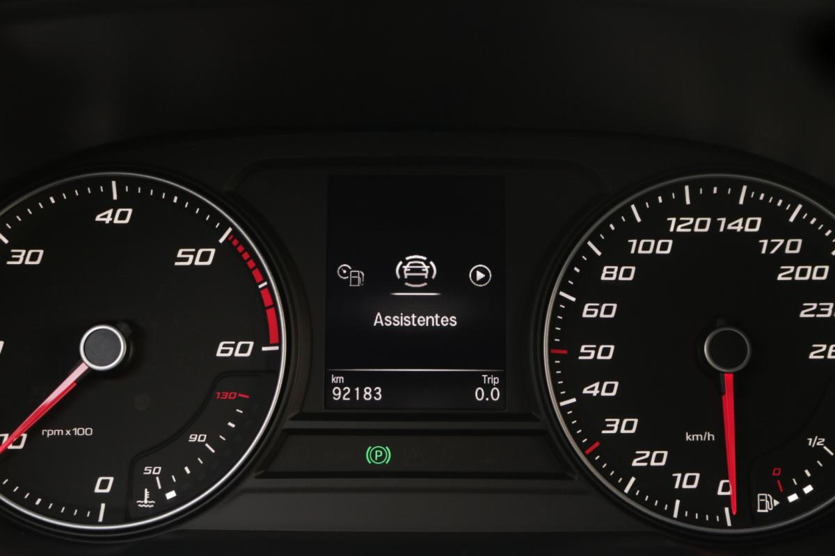 seat-leon-2023-diesel-2000cc