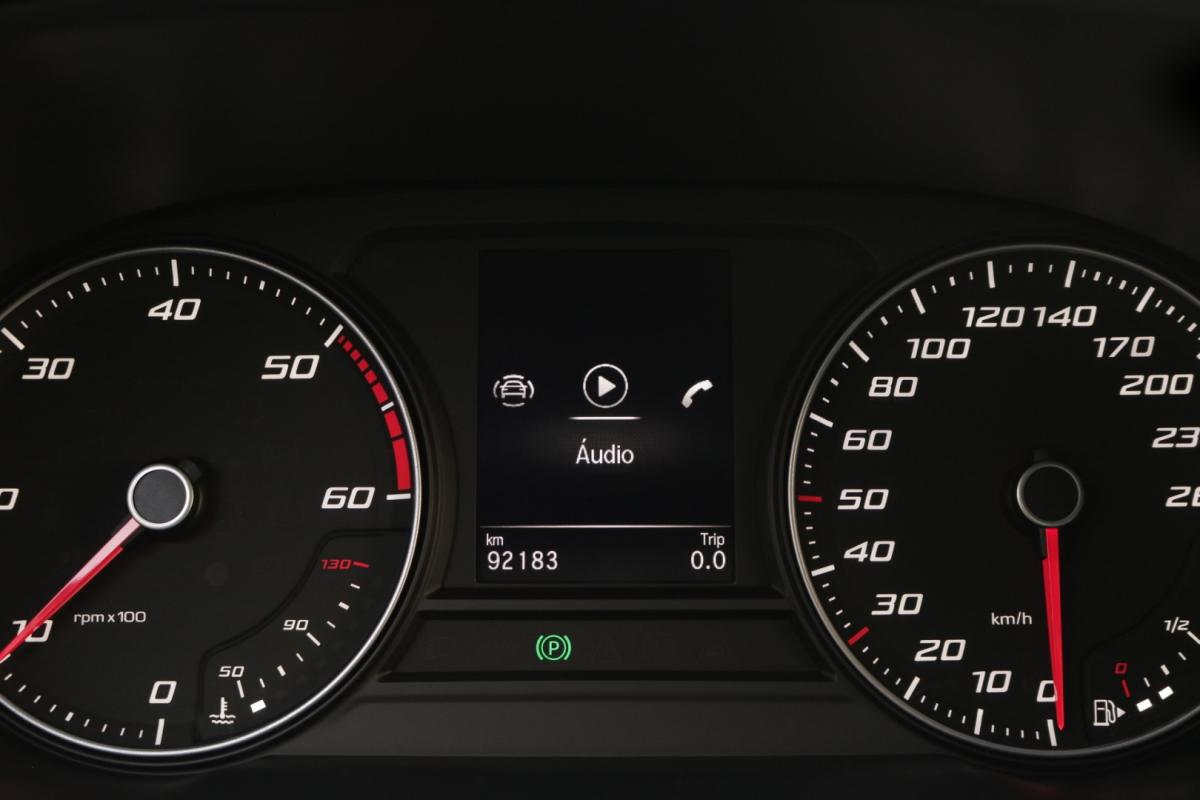 seat-leon-2023-diesel-2000cc