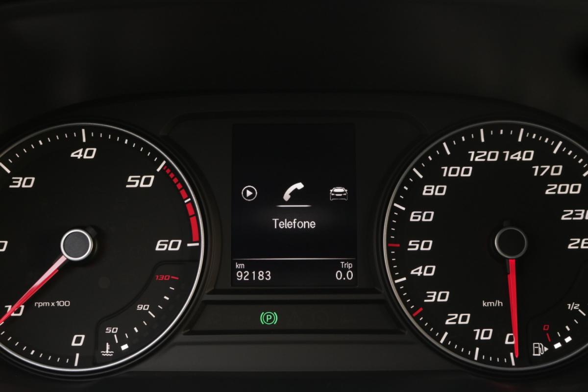 seat-leon-2023-diesel-2000cc