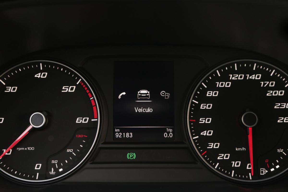 seat-leon-2023-diesel-2000cc