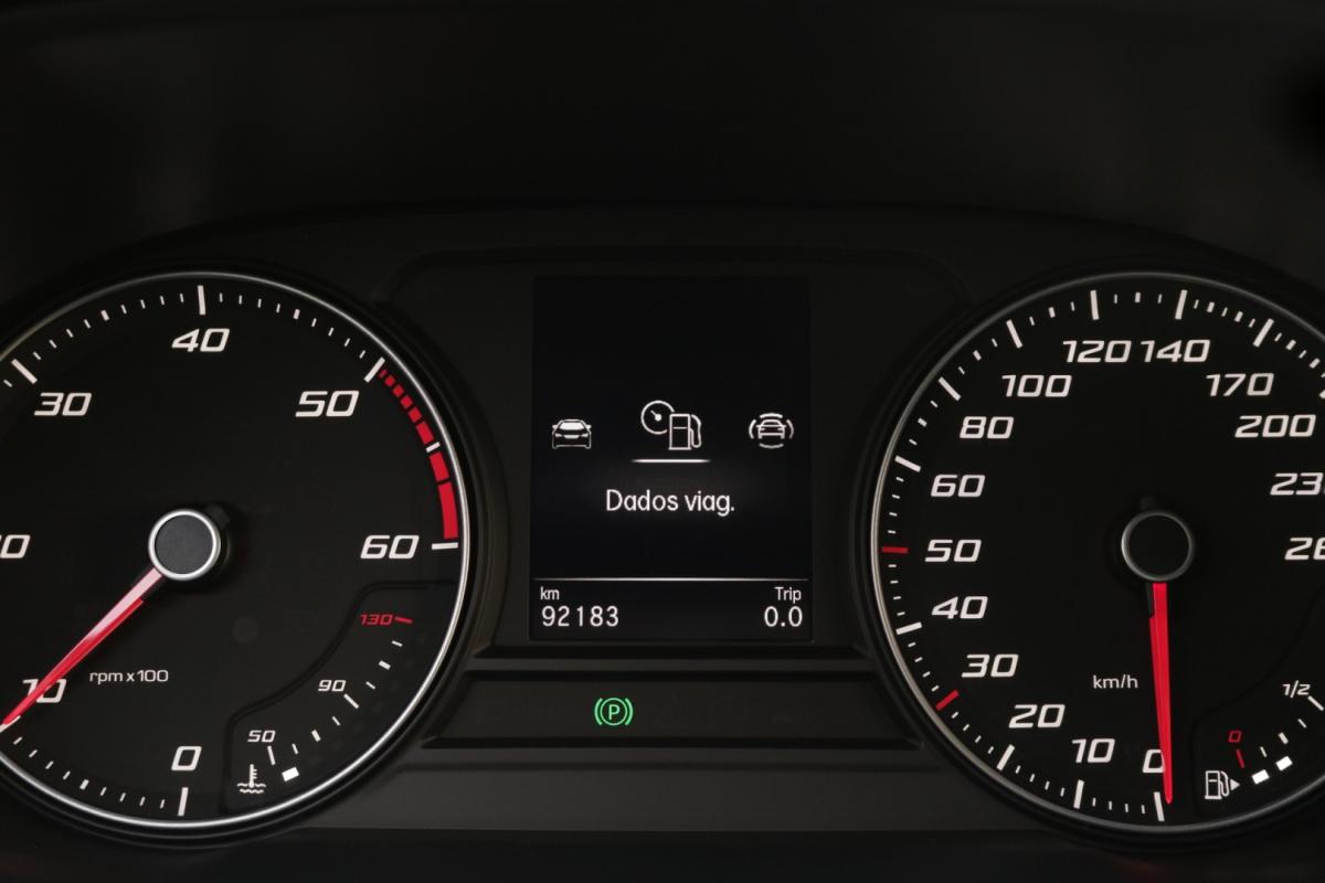 seat-leon-2023-diesel-2000cc