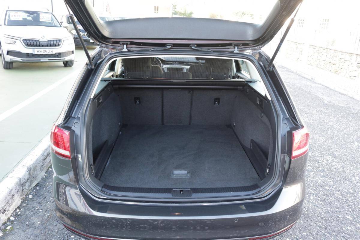 volkswagen-passat-variant-2019-diesel-2000cc