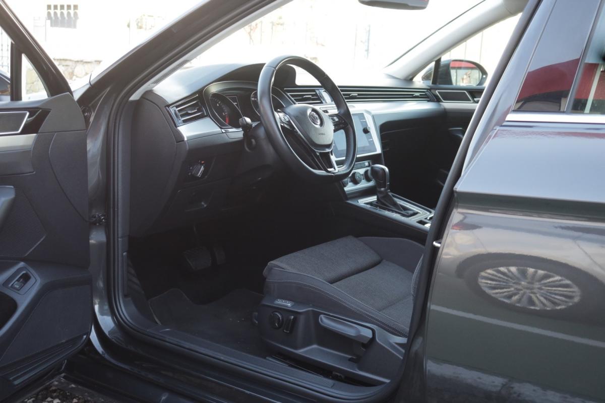 volkswagen-passat-variant-2019-diesel-2000cc
