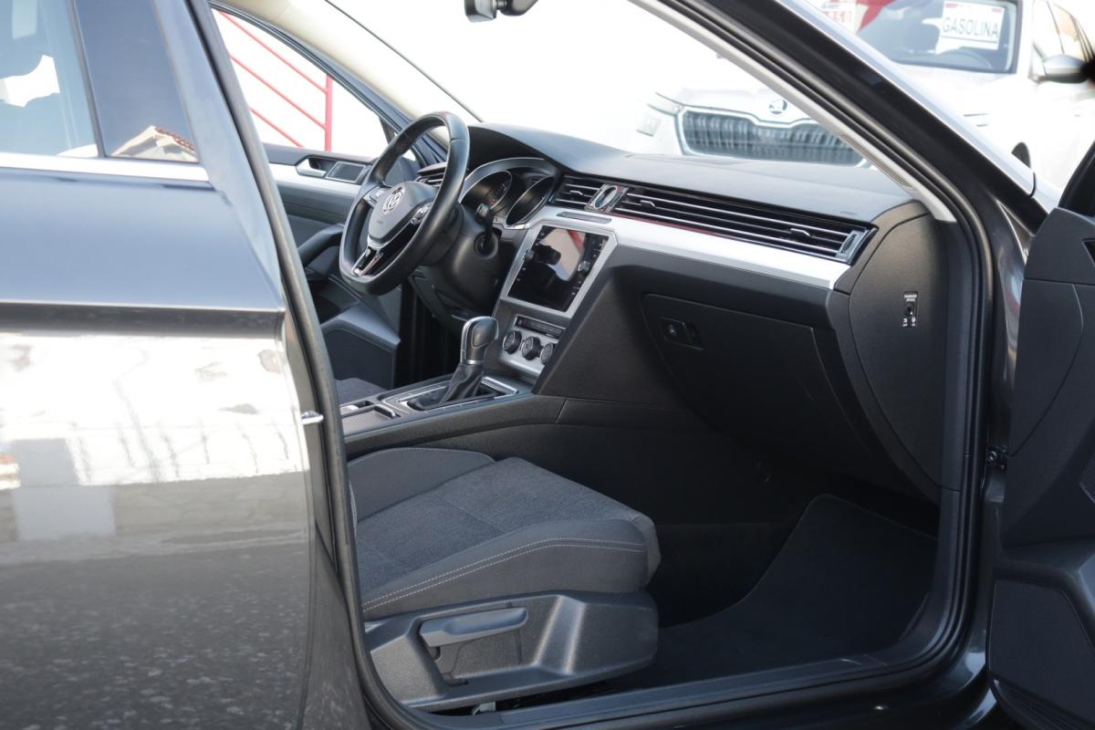 volkswagen-passat-variant-2019-diesel-2000cc
