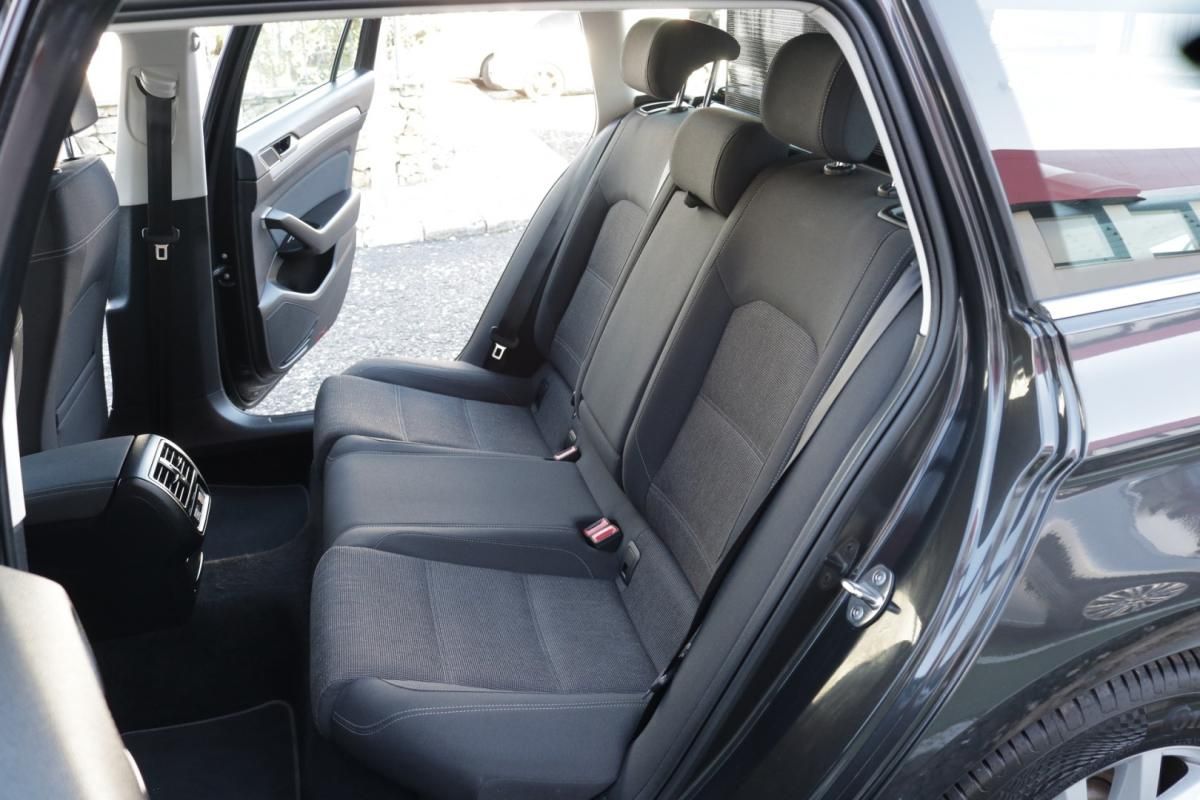volkswagen-passat-variant-2019-diesel-2000cc