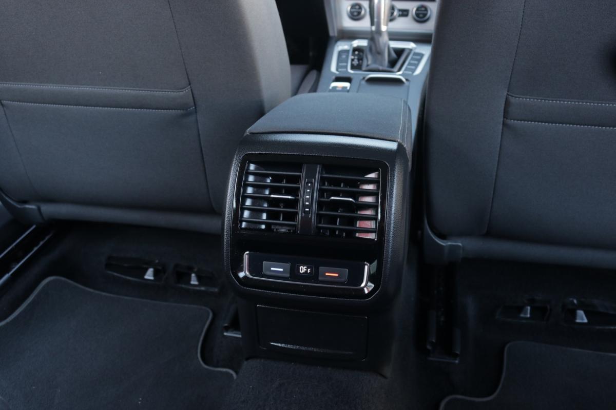 volkswagen-passat-variant-2019-diesel-2000cc
