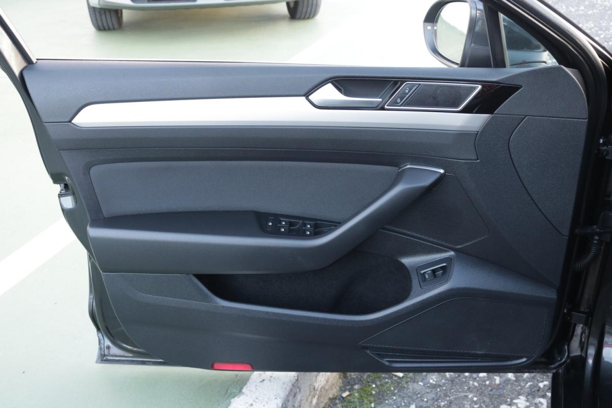 volkswagen-passat-variant-2019-diesel-2000cc