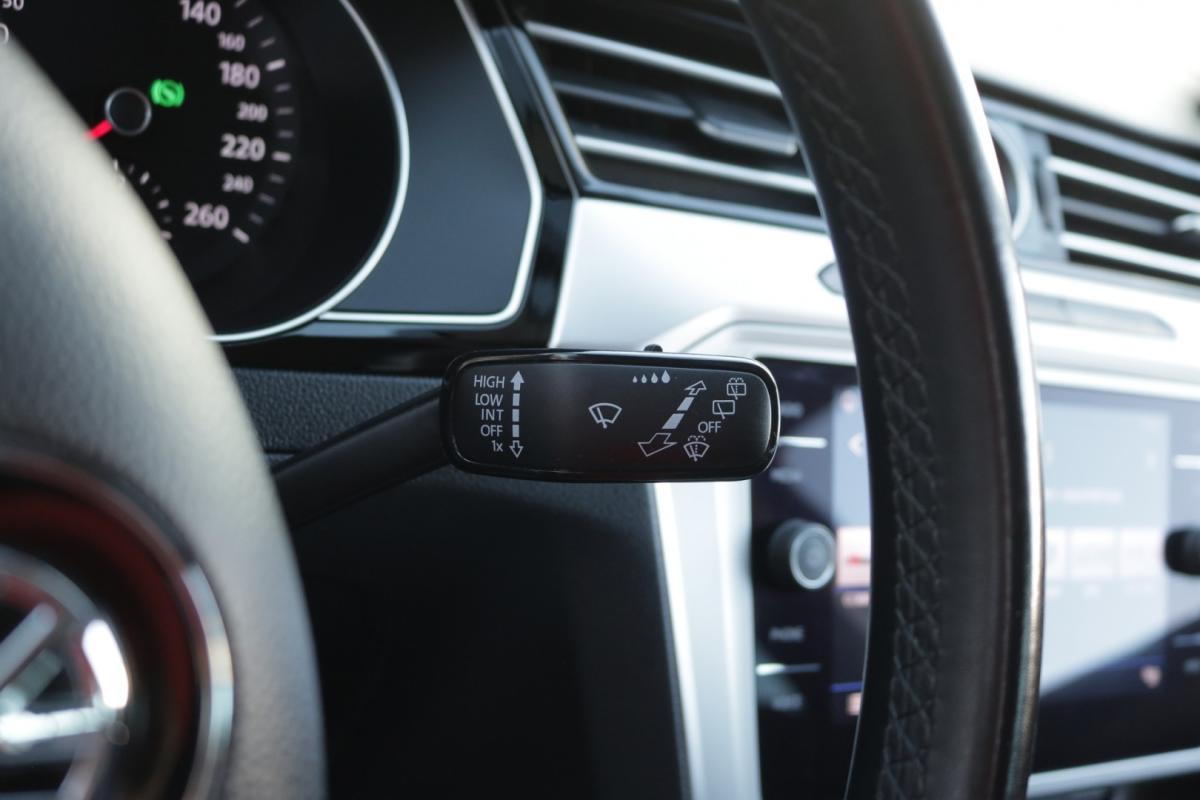 volkswagen-passat-variant-2019-diesel-2000cc