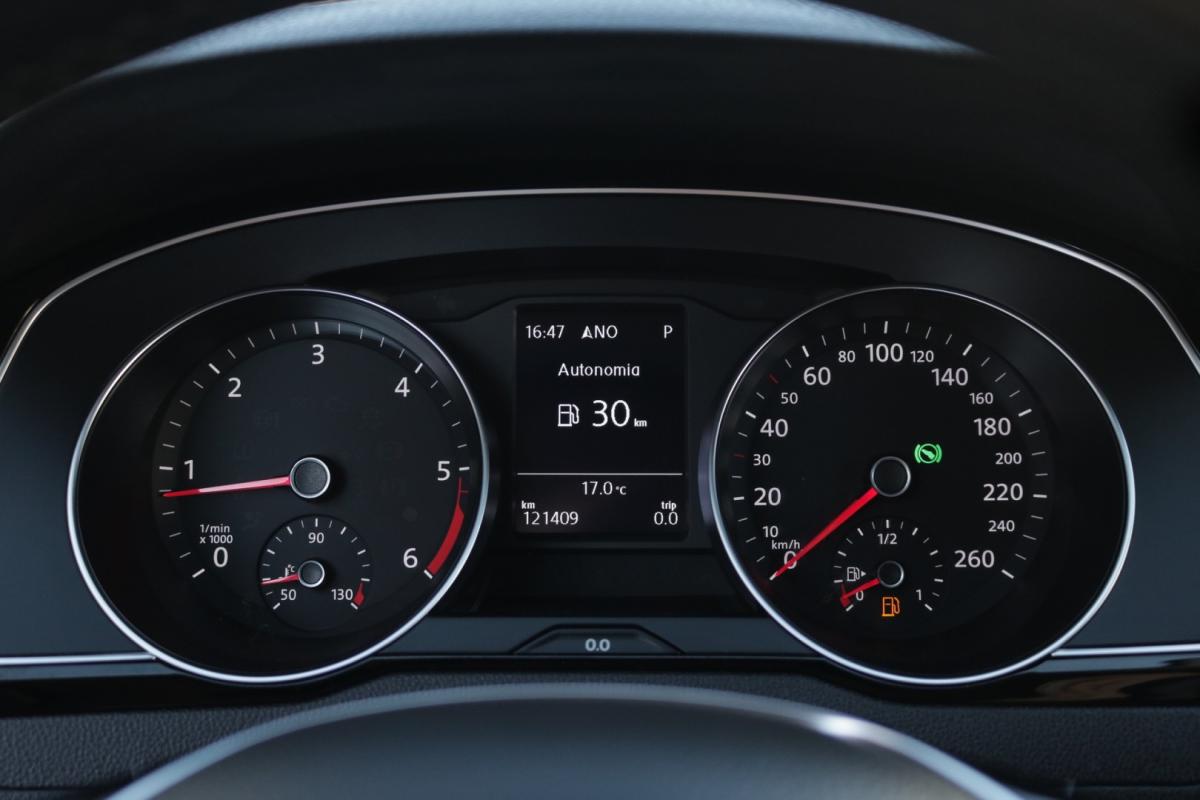 volkswagen-passat-variant-2019-diesel-2000cc