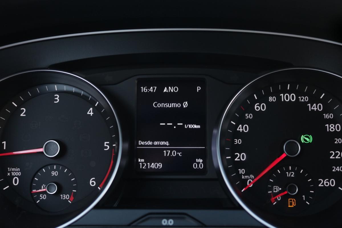 volkswagen-passat-variant-2019-diesel-2000cc