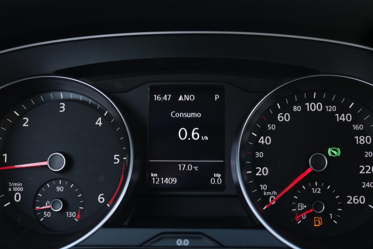 volkswagen-passat-variant-2019-diesel-2000cc