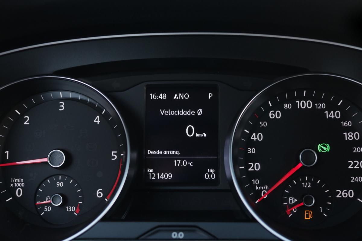 volkswagen-passat-variant-2019-diesel-2000cc
