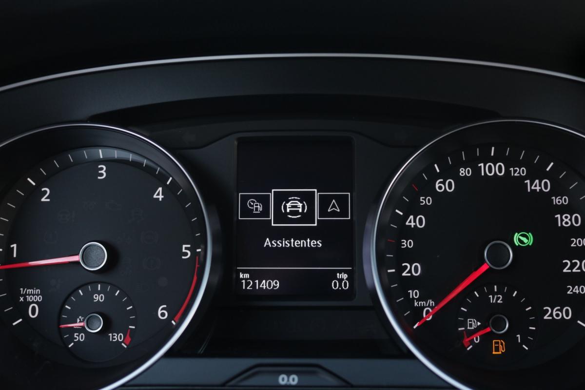 volkswagen-passat-variant-2019-diesel-2000cc