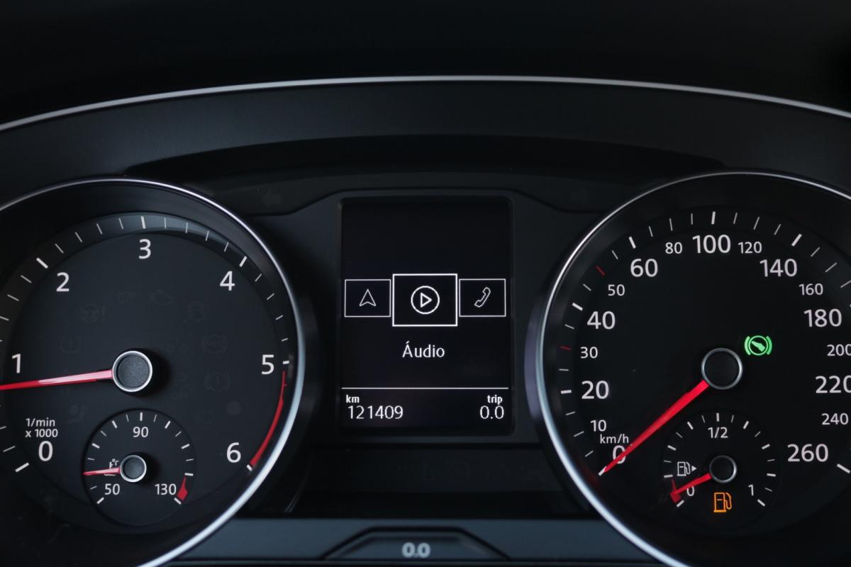 volkswagen-passat-variant-2019-diesel-2000cc