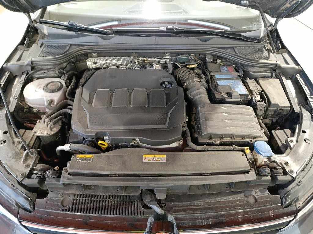 volkswagen-golf-2021-diesel-2000cc