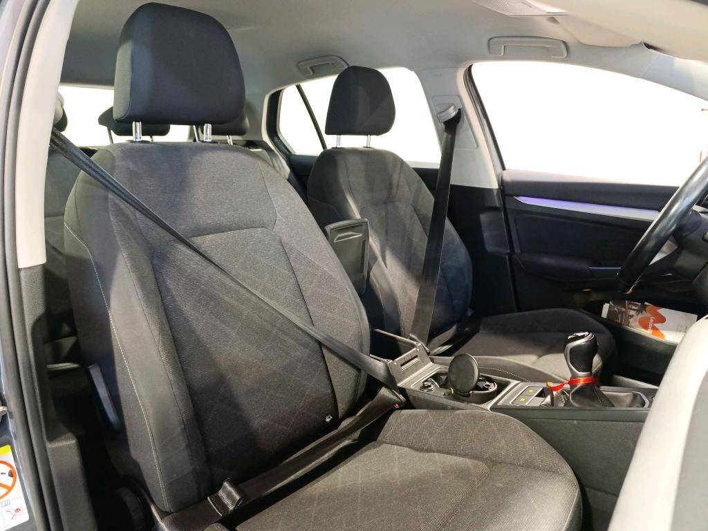 volkswagen-golf-2021-diesel-2000cc