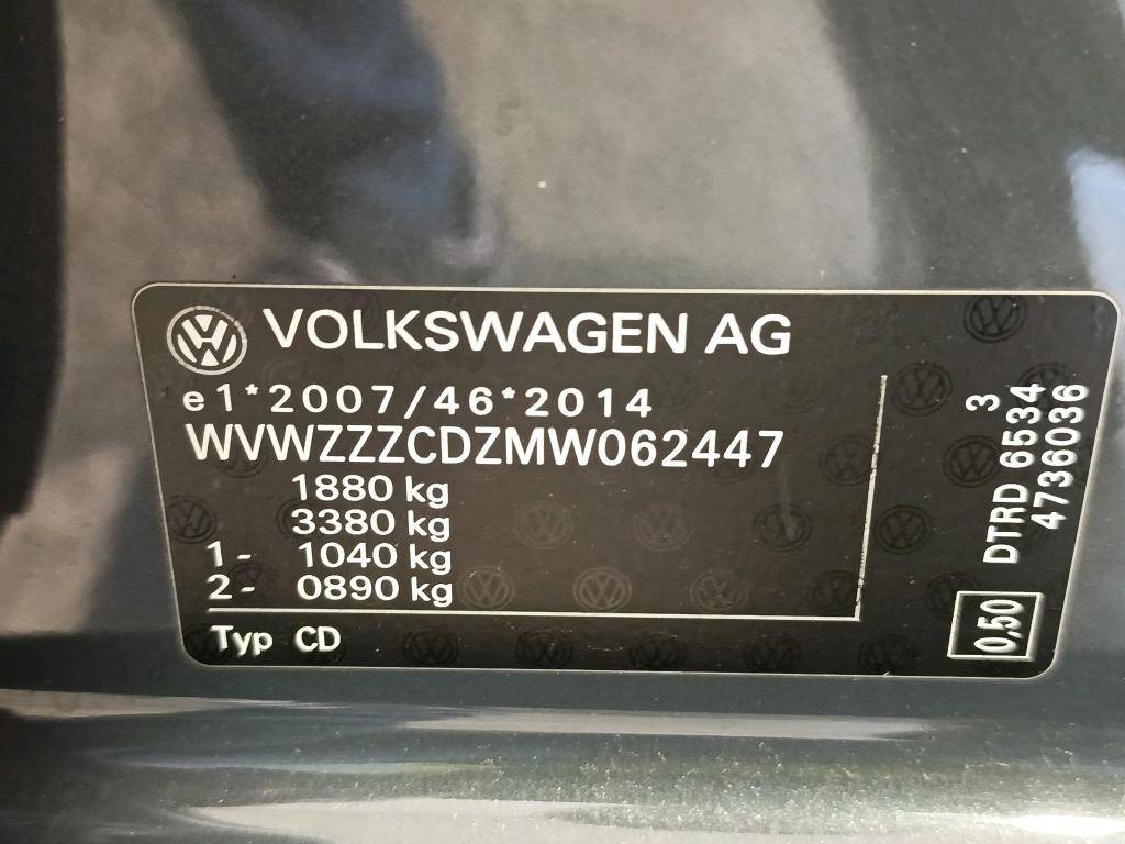 volkswagen-golf-2021-diesel-2000cc