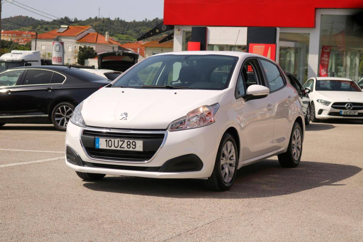 peugeot-208-2018-diesel-1600cc