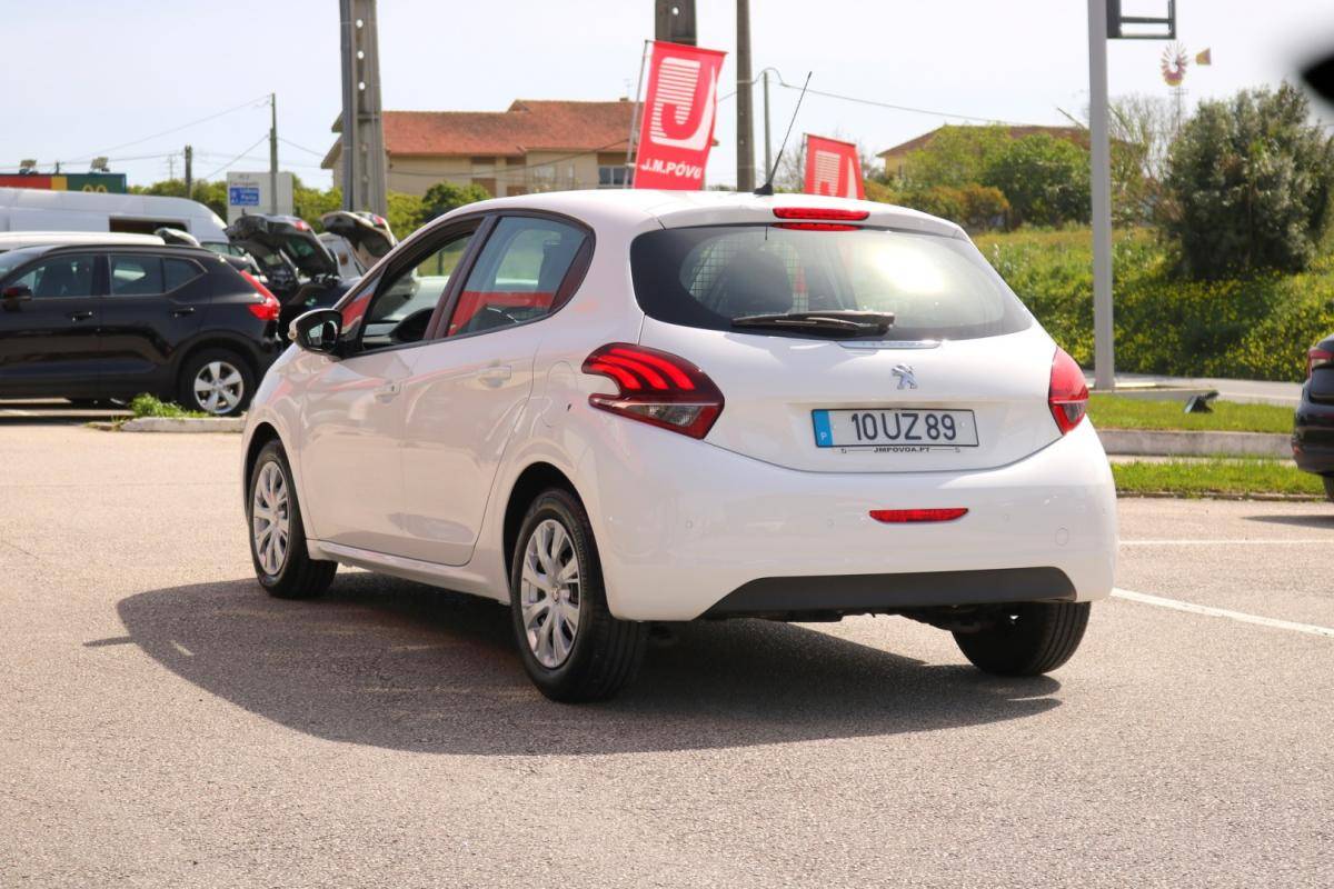 peugeot-208-2018-diesel-1600cc