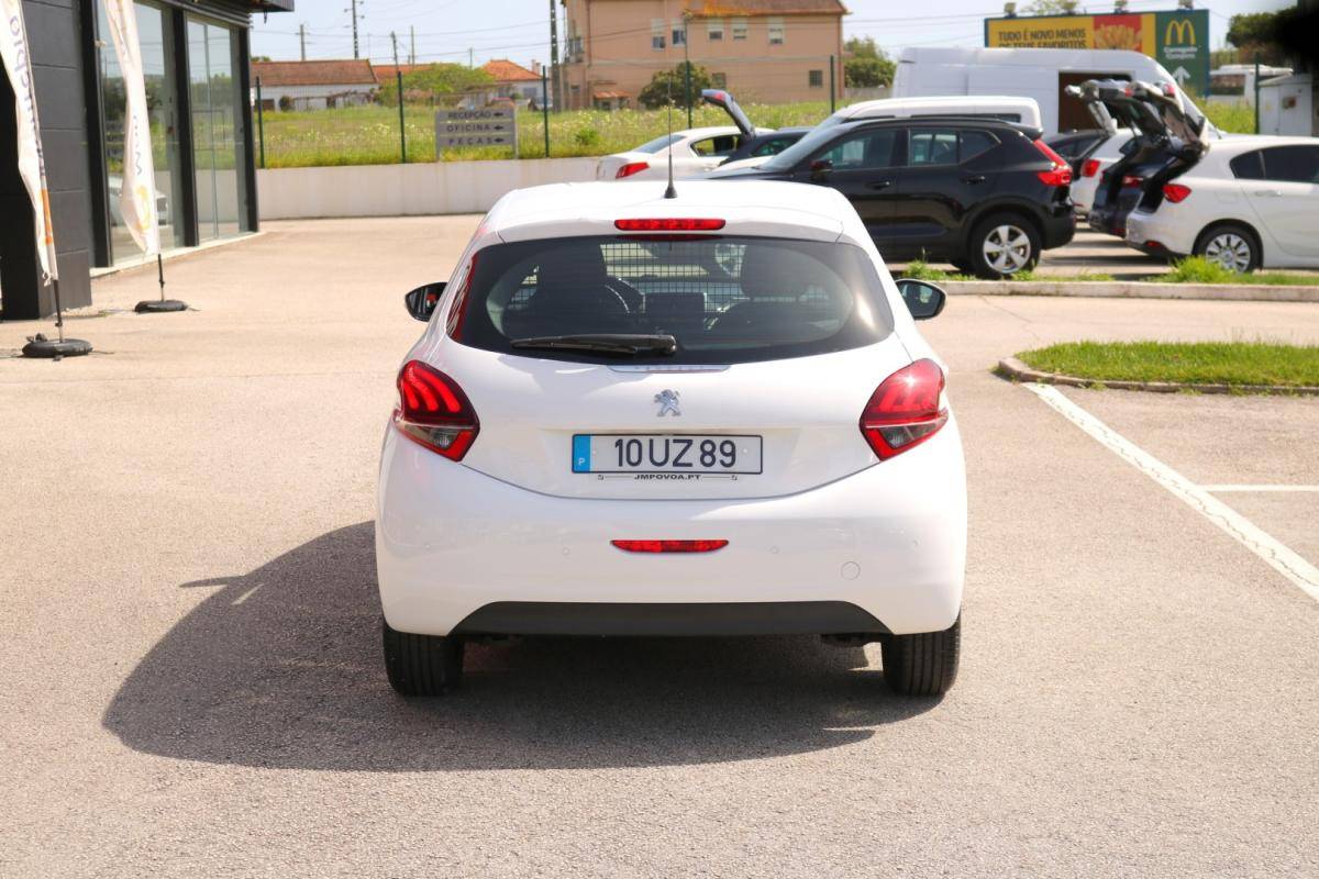 peugeot-208-2018-diesel-1600cc