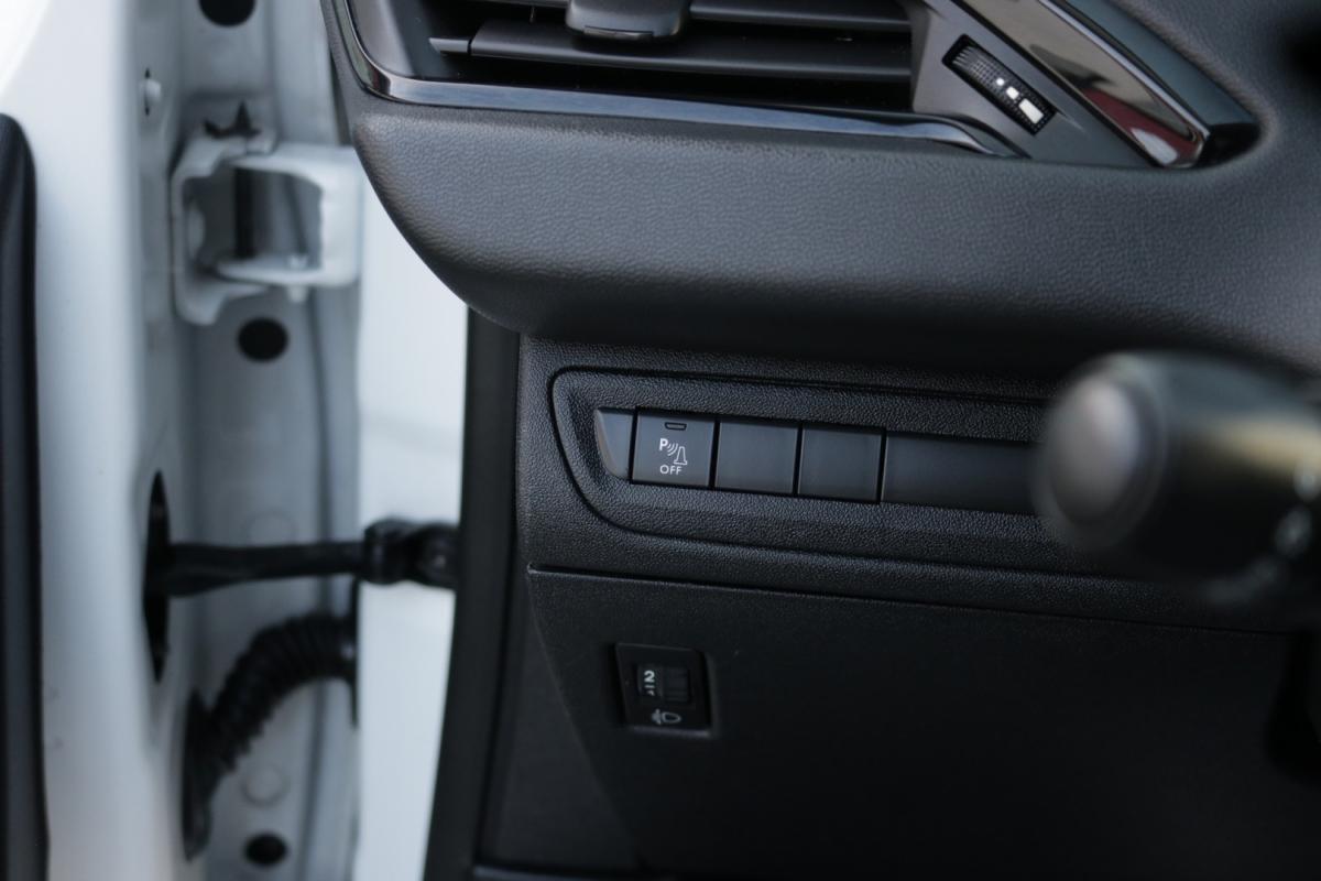 peugeot-208-2018-diesel-1600cc
