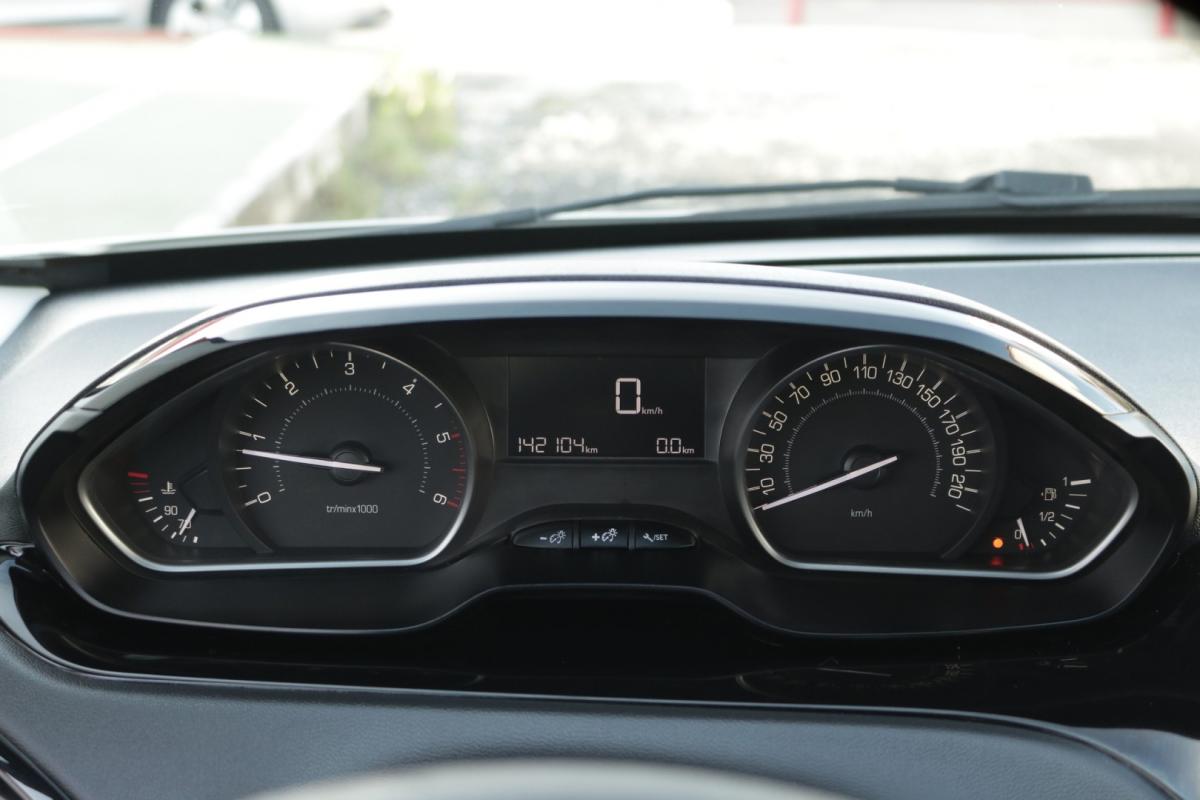 peugeot-208-2018-diesel-1600cc