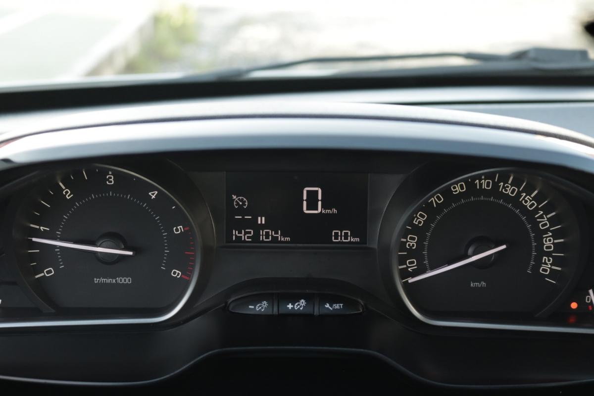 peugeot-208-2018-diesel-1600cc