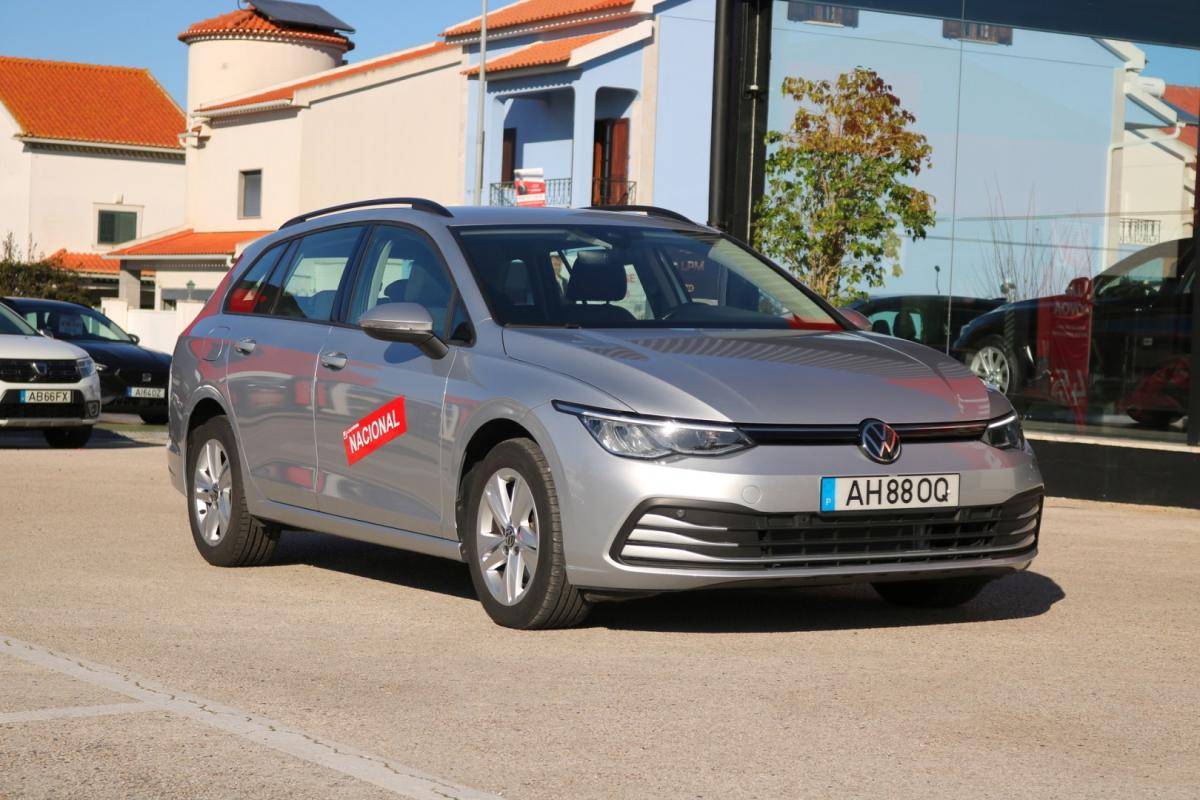 volkswagen-golf-variant-2021-diesel-2000cc