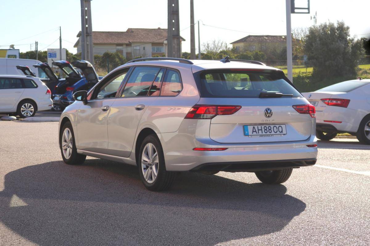 volkswagen-golf-variant-2021-diesel-2000cc