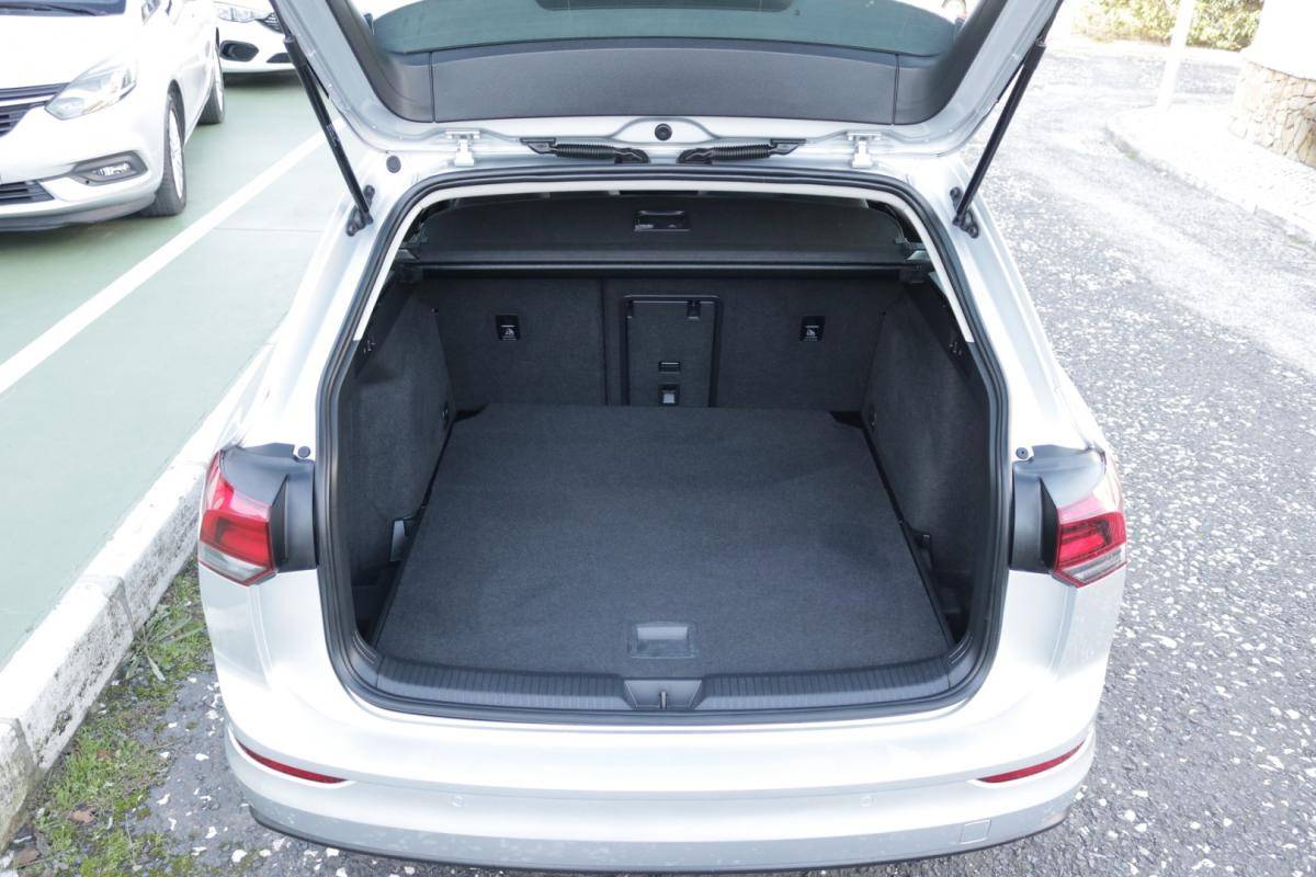 volkswagen-golf-variant-2021-diesel-2000cc