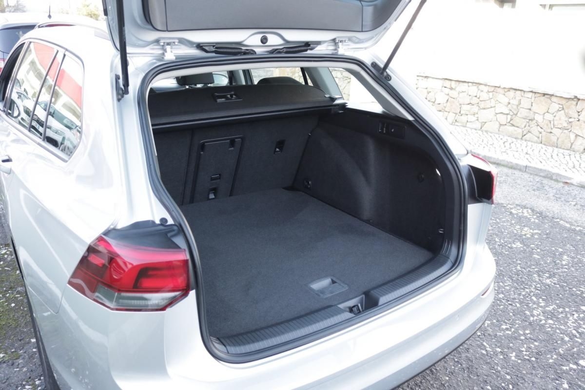 volkswagen-golf-variant-2021-diesel-2000cc