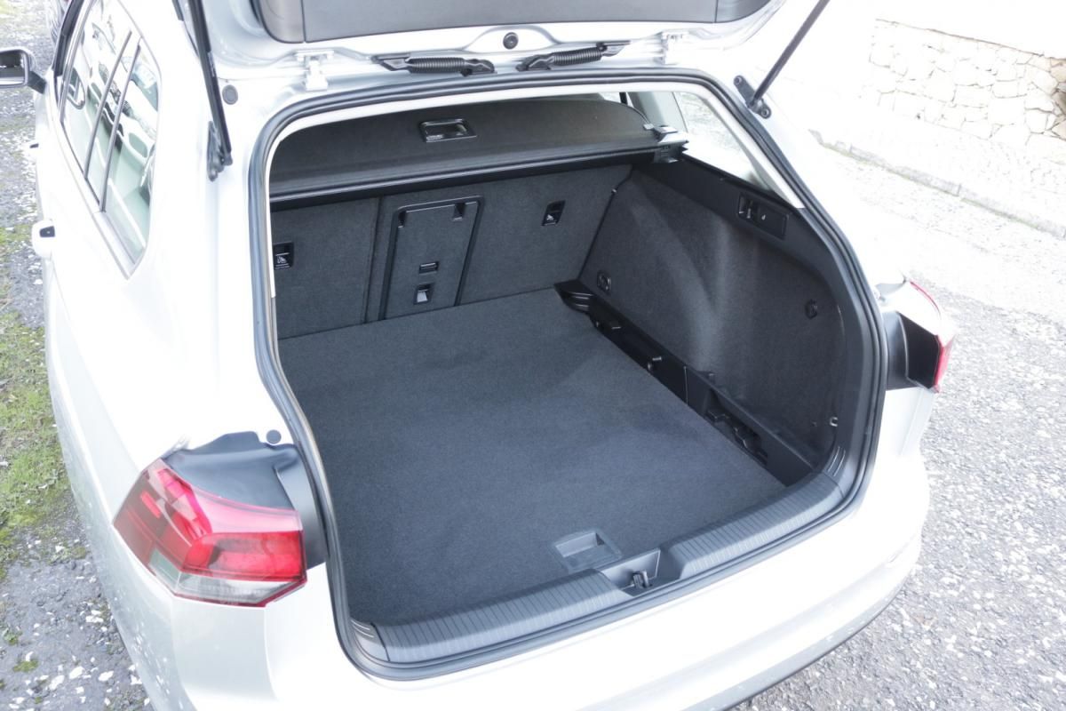 volkswagen-golf-variant-2021-diesel-2000cc