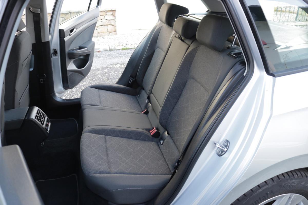 volkswagen-golf-variant-2021-diesel-2000cc