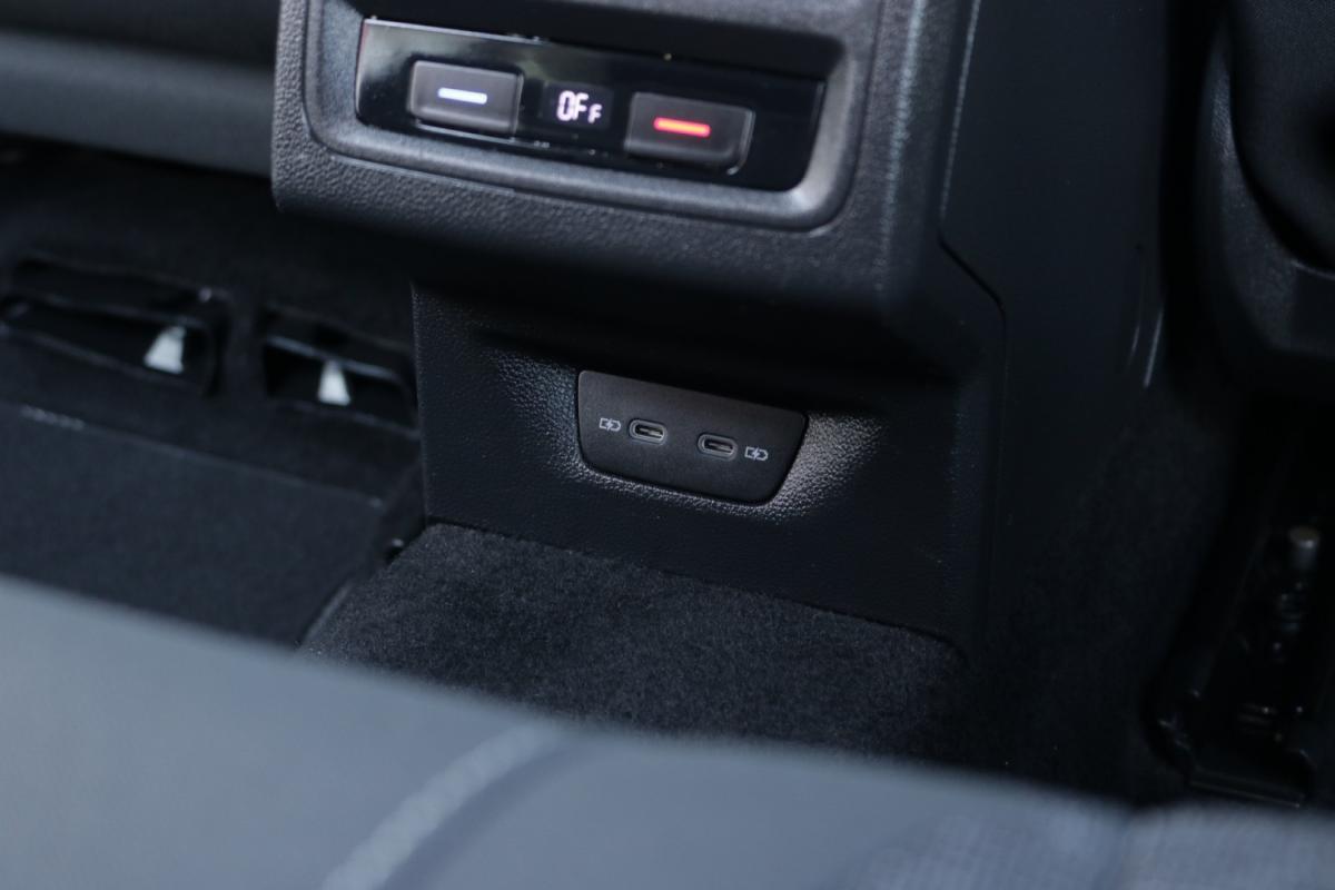 volkswagen-golf-variant-2021-diesel-2000cc