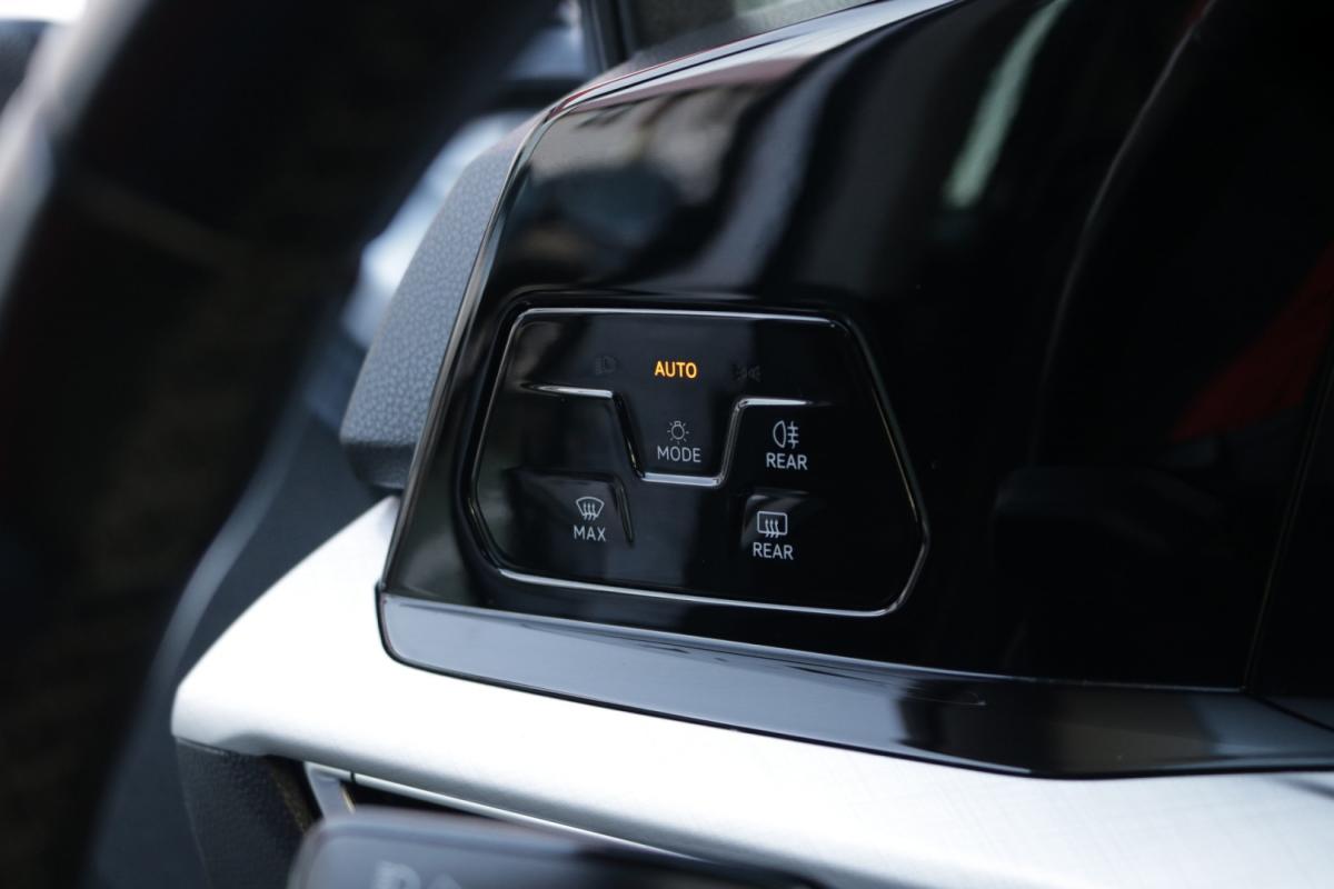 volkswagen-golf-variant-2021-diesel-2000cc