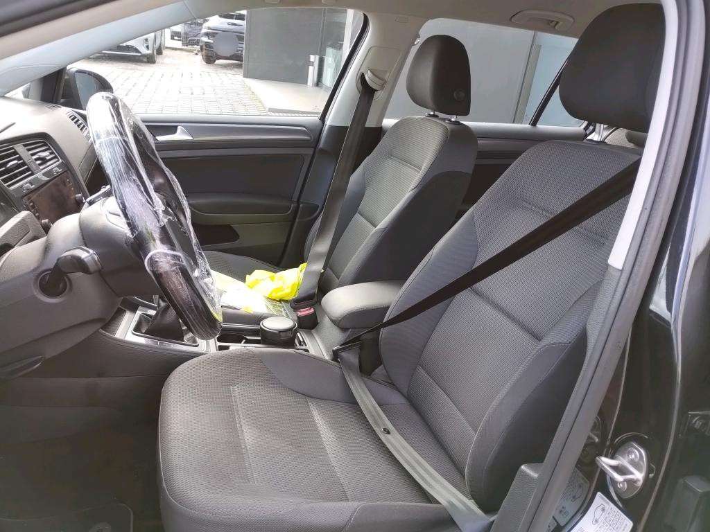 volkswagen-golf-variant-2020-diesel-1600cc
