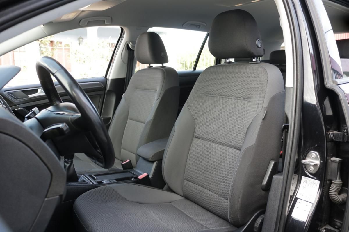 volkswagen-golf-variant-2020-diesel-1600cc