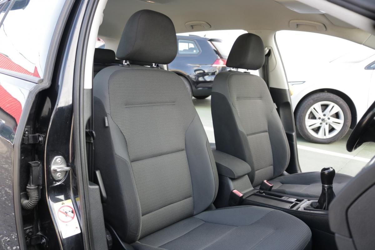 volkswagen-golf-variant-2020-diesel-1600cc