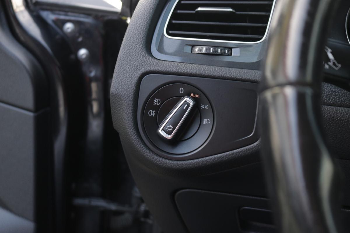 volkswagen-golf-variant-2020-diesel-1600cc