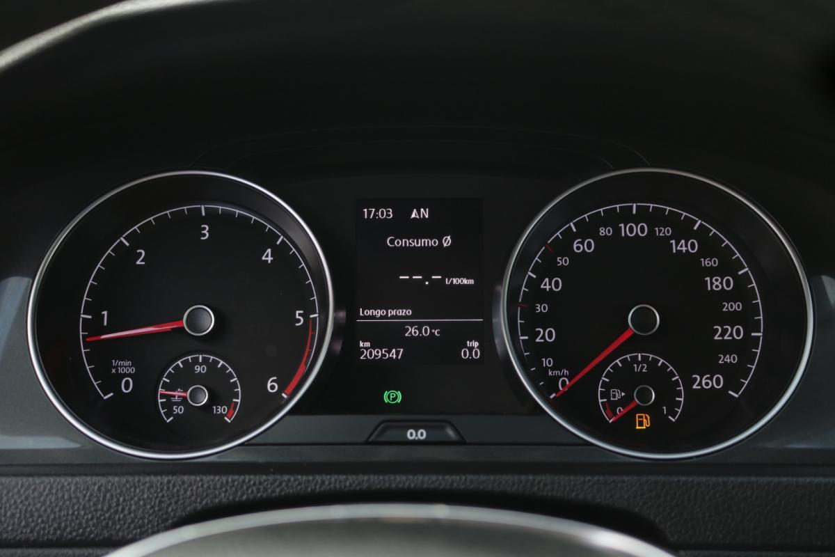 volkswagen-golf-variant-2020-diesel-1600cc