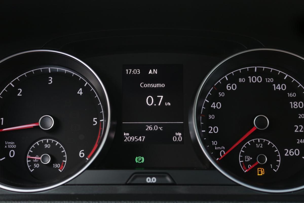 volkswagen-golf-variant-2020-diesel-1600cc