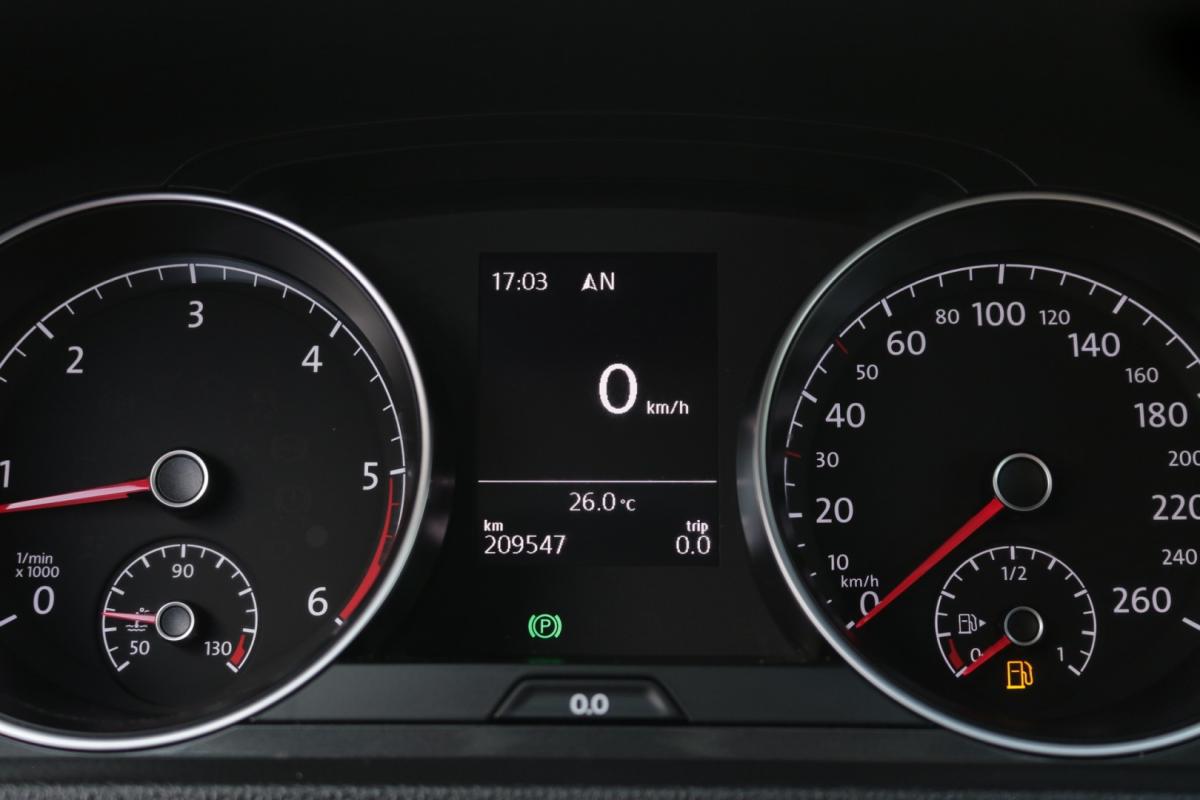 volkswagen-golf-variant-2020-diesel-1600cc