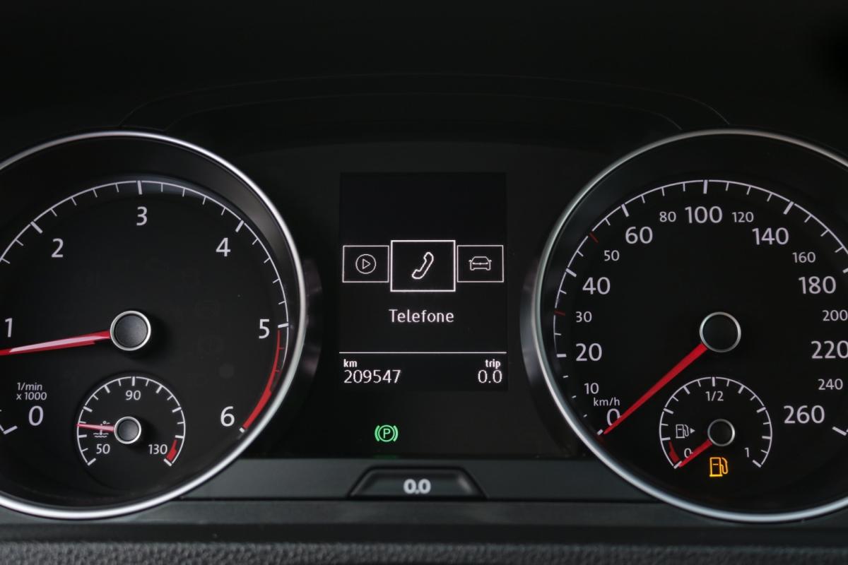 volkswagen-golf-variant-2020-diesel-1600cc