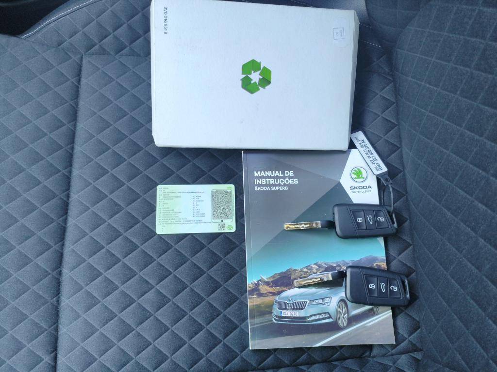 skoda-superb-2022-diesel-2000cc